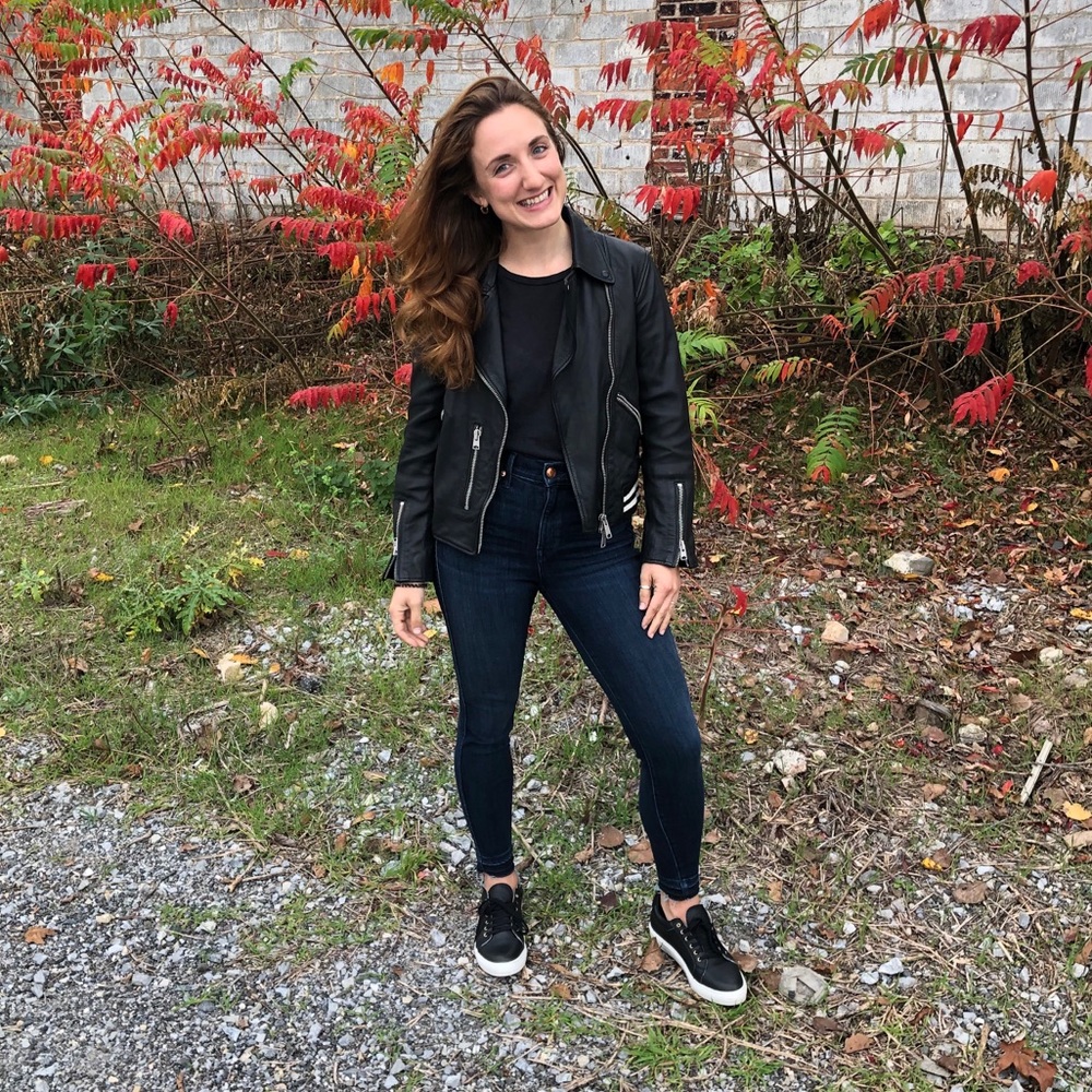 Meet your Posher, Caitlin